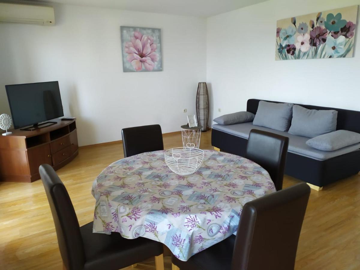 Apartments Marta Kastel Novi Luaran gambar